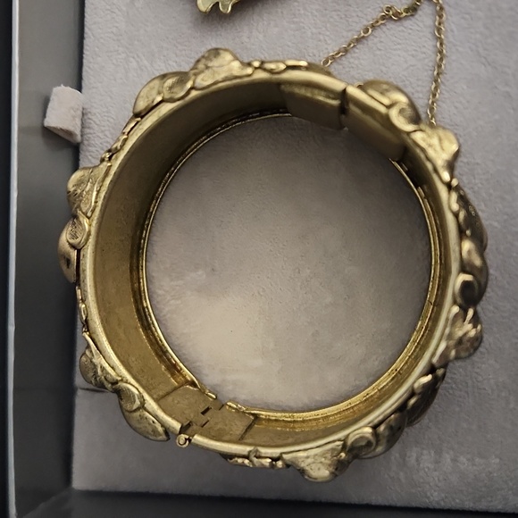 WHITING & DAVIS Bracelet and matching clip on screw bk earrings - Picture 6 of 12